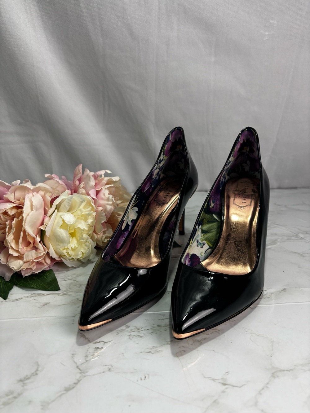 Ted Baker London Vyixin Women's Black Patent Leather Pump Size 9 EUC